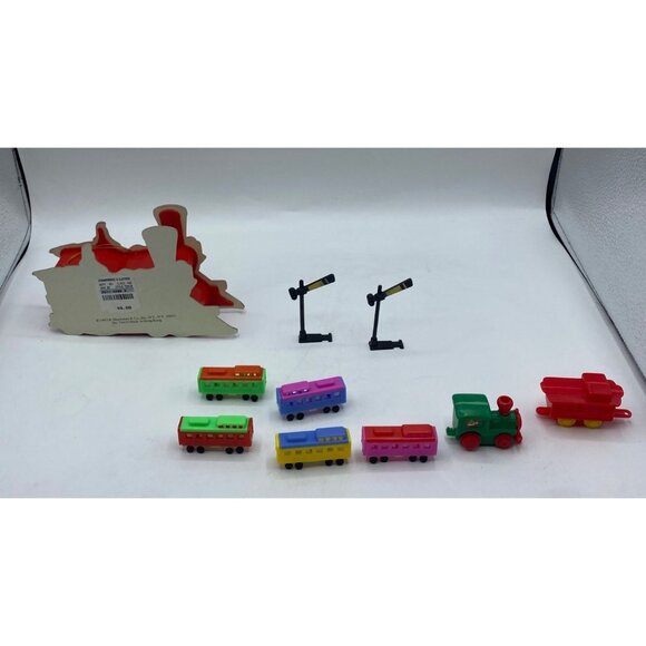 Vintage Train Christmas Decor Lot 1983 Shackman Container with 5 mini trains Toy - Picture 5 of 16